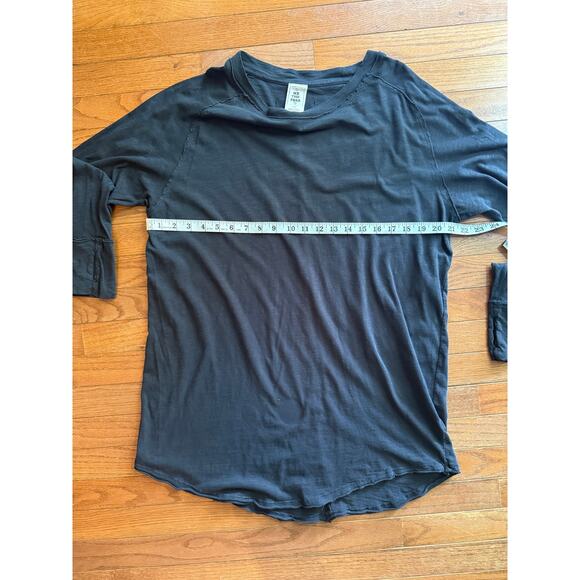We The free long Sleeve tee Medium Charcoal/vintage black Raw Hem - Picture 9 of 14